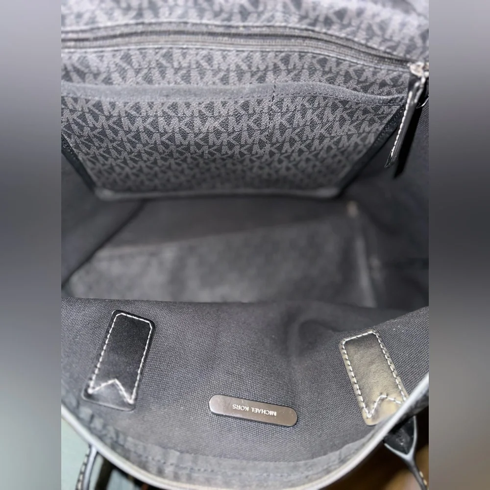 MICHAEL KORS TRAVEL LARGE TOP ZIP TOTE - Picture 11 of 14